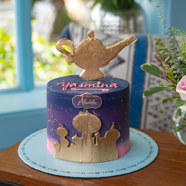 Aladdin luxury cake - Decorated Cake by Cindy Sauvage - CakesDecor