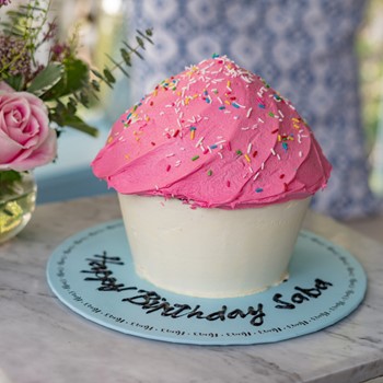 Giant Sprinkles Cupcake \t \t
