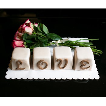 Love Cake & Flowers
