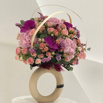 The Circle Bouquet 