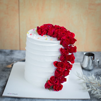 Fresh Red Rose Cake